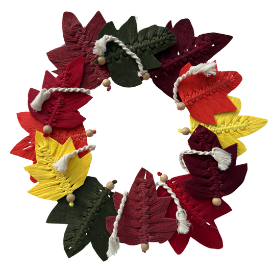 Corona otoñal de hojas de macramé