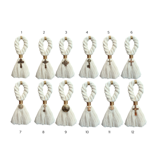 Recuerdo de Bendición San Benito de Macramé 25cm | Protección para el Hogar